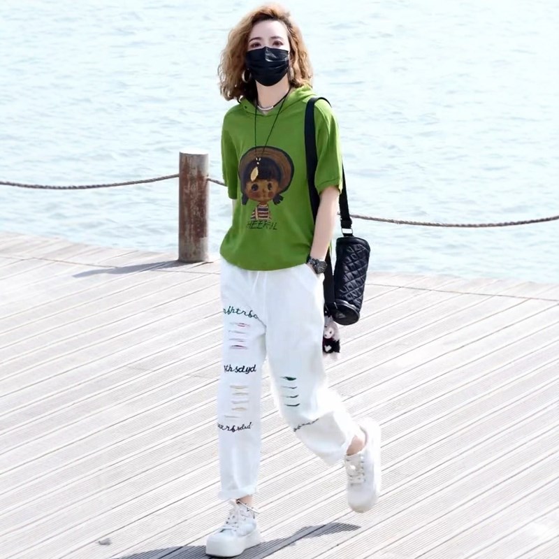 时尚两件套装女2025年夏季新款连帽印花T恤短袖+破洞水洗棉哈伦裤
