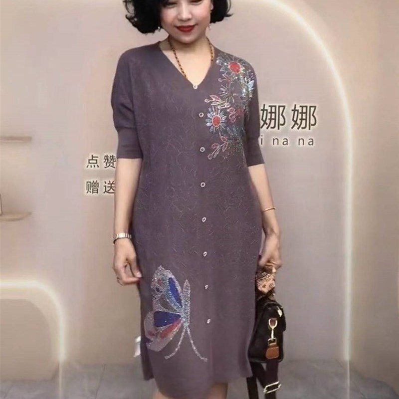 高级感妈妈冰麻针织连衣裙女春洋气重工烫钻短袖V领宽松遮肚显瘦