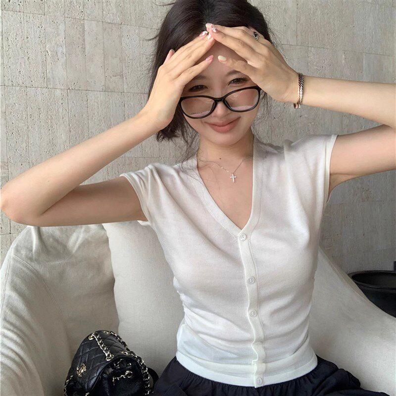 白色v领正肩短袖t恤女夏季老钱风穿搭气质修身薄款冰丝针织衫上衣