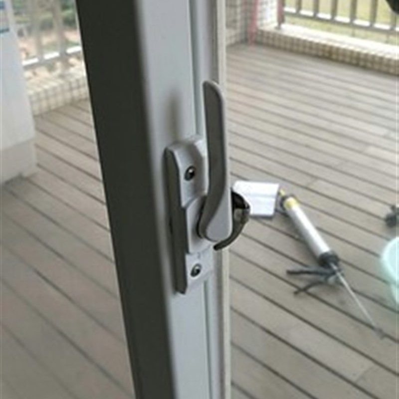 龙山月牙锁铝合金窗户锁扣推拉窗户移窗锁配件防盗窗锁门窗安全锁