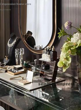 轻奢风样板间卧室女士梳妆台护肤道具软装饰品摆件搭配组合套装