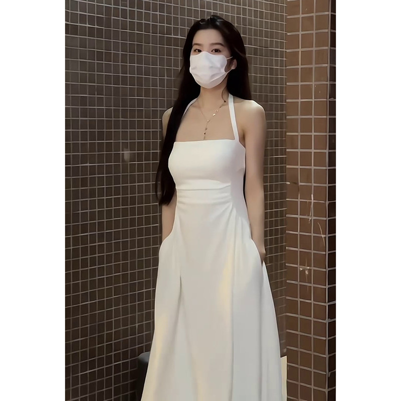 白色挂脖连衣裙子女2025夏季新款法式小个子初恋收腰度假吊带长裙
