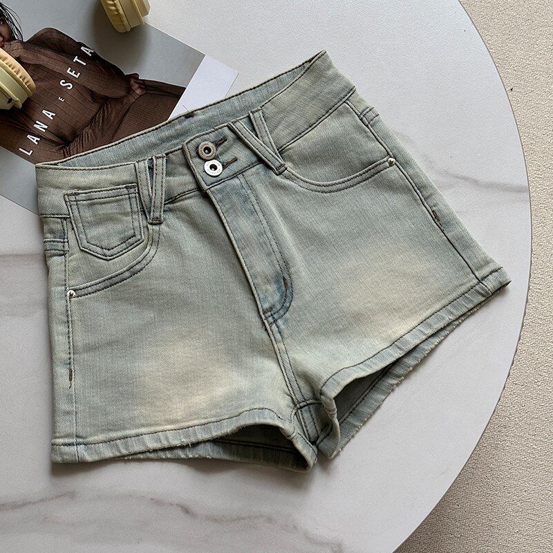 2025年夏季新款浅蓝色百搭牛仔短裤女复古显瘦修身a字热裤子辣妹