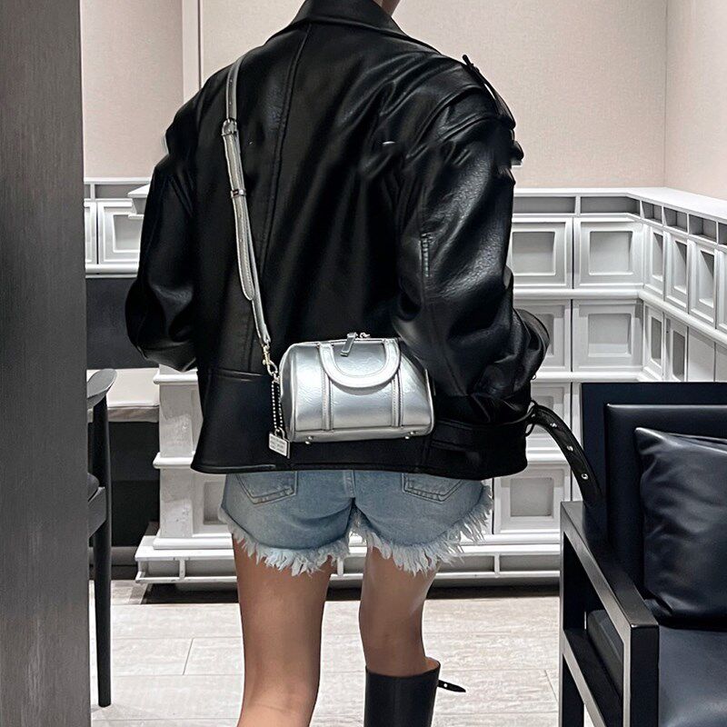 高级感通勤软皮枕头包包女2025新款单肩圆筒包小众复古手提斜挎包