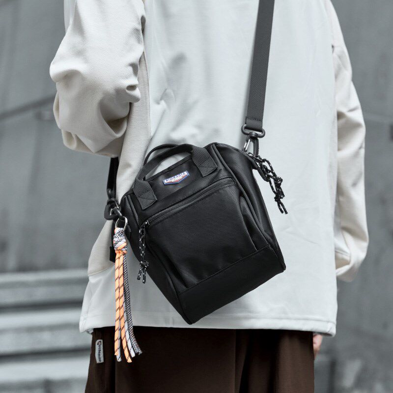 斜挎包男款胸包男士休闲背包2024新款男生包包潮流单肩挎包小挂包