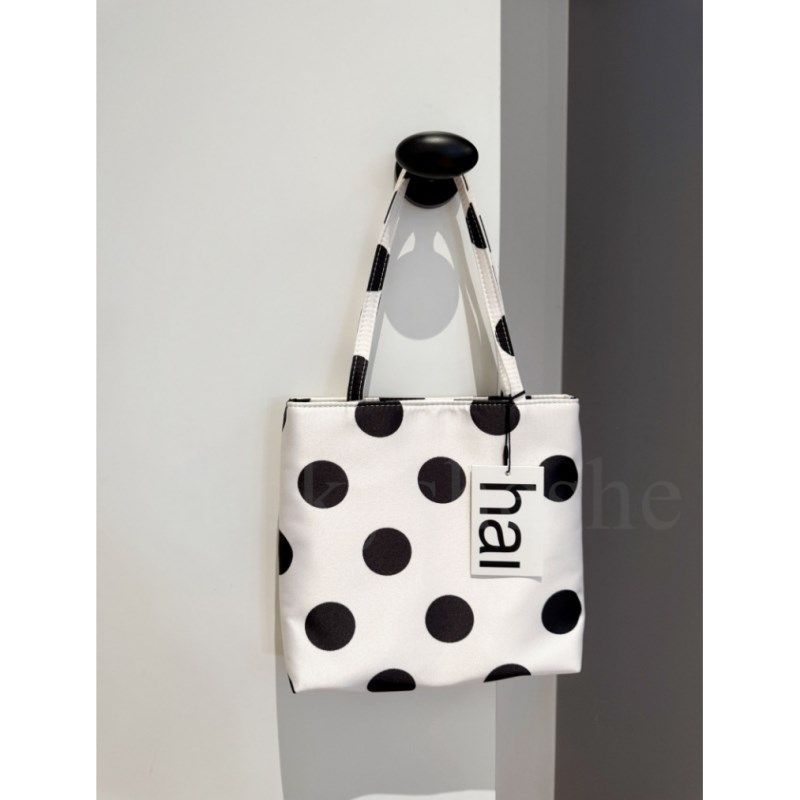 韩国小众韩系高级感少女单肩腋下手提百搭复古hai白色波点小方包