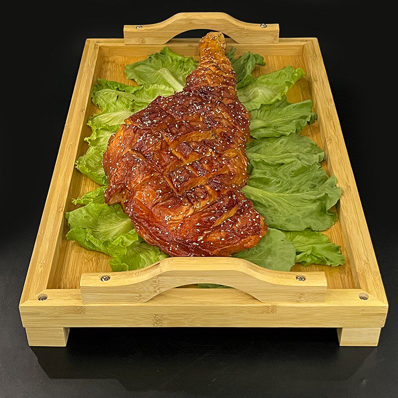内蒙古饭店上菜摆盘整只烤全羊宴F的餐具长方形竹木大餐托盘子