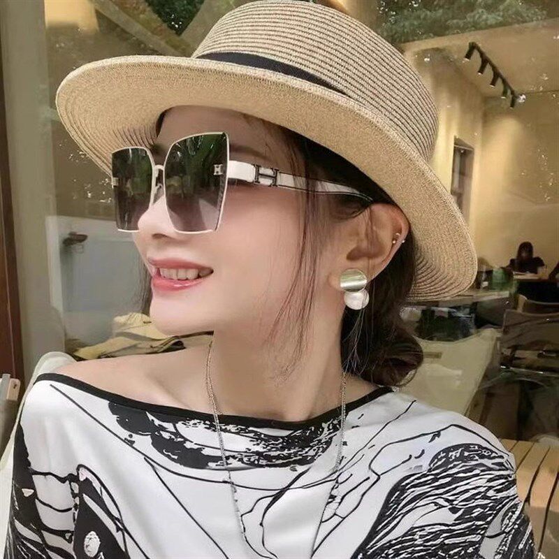 草帽女夏季平沿遮阳帽女款时尚出游防晒帽子女士草编平顶太阳帽潮