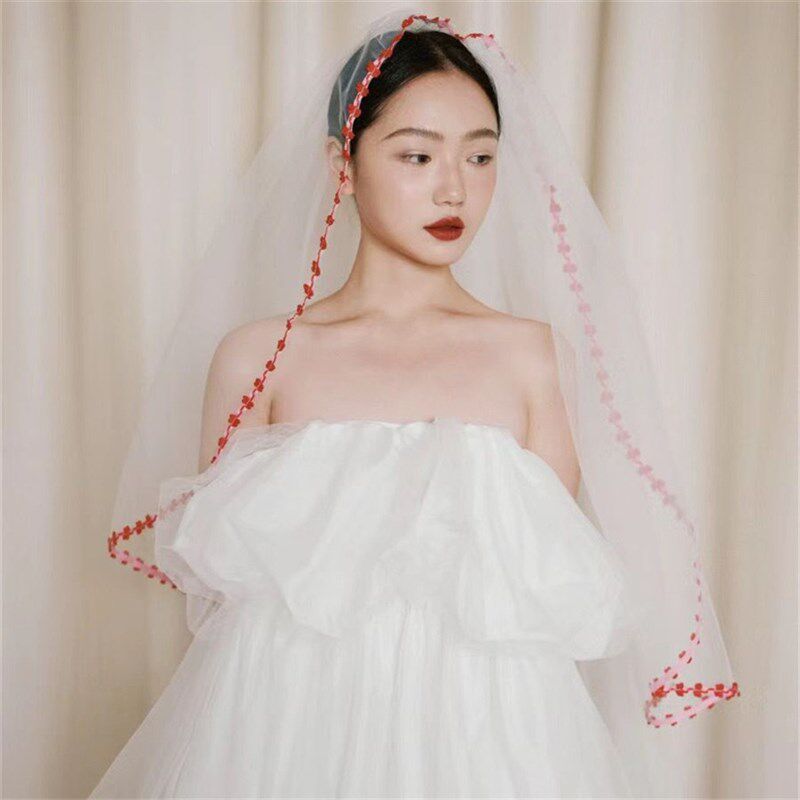 红色花边个性小众多巴胺通透头纱新娘影楼摄影样片跟妆主题配饰品