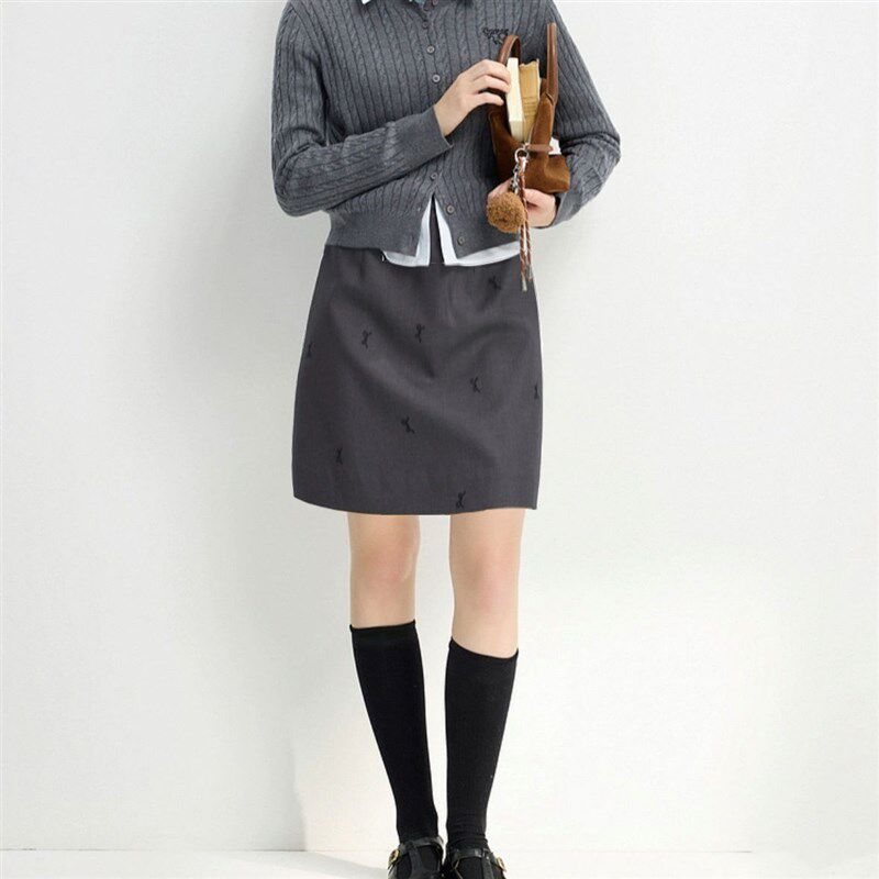 学院风灰色半身裙女2025新款春夏职场高腰显瘦a字裙中裙包臀短裙
