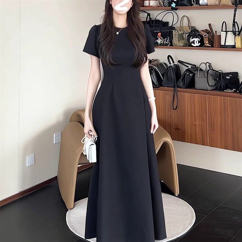 黑色洋装女夏季2025新款收腰显瘦法式赫本风高级感小个子长裙子