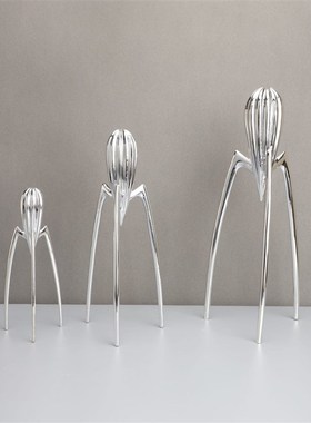 北欧创意铸铁章鱼样板房售楼部客厅书房餐厅电S视柜桌面玄关摆件