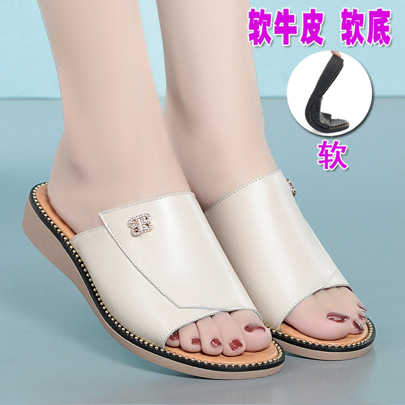 妈妈拖鞋女外穿夏季新款真皮防滑中年女士凉拖鞋平底托鞋大码女鞋