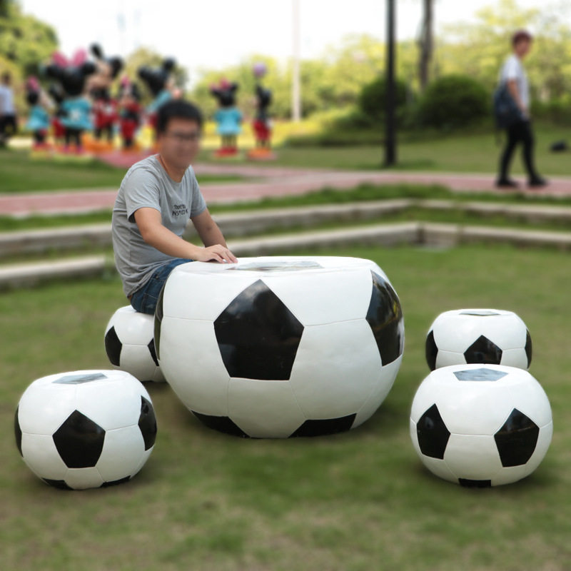 户外仿真足球木桩玻璃钢桌椅凳子雕塑学校幼儿园景区商场庭院摆件