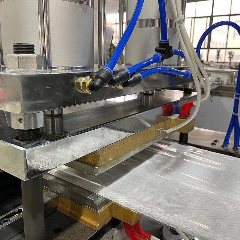 生物鲜海鲜生冰袋包装机自吸水纺NVE布冰无袋包装冰机电商冷藏袋