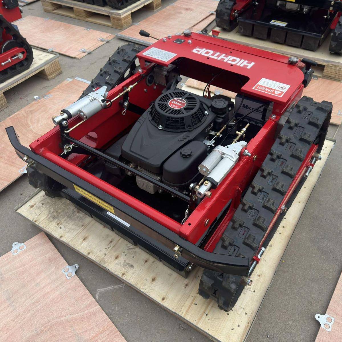 出智口RBH泰国履带遥控割草四冲程9马力汽油除草机遥机控能割式草