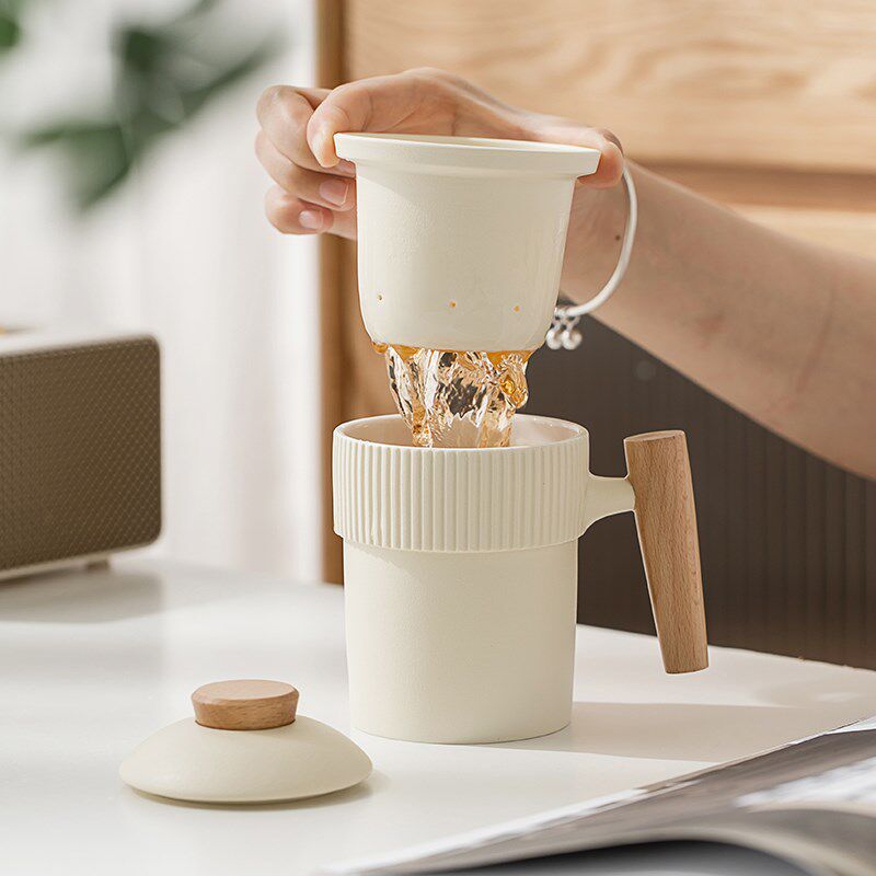 奶油黄陶瓷茶水分离杯简约现礼D品代个人木柄带盖过滤泡茶杯子