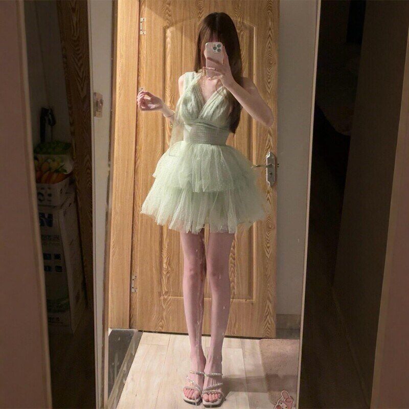 绿色波点网纱吊带蛋糕连衣裙子女夏季海边度假风温柔V领蓬蓬短裙