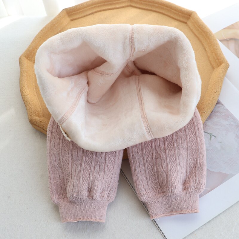 秋冬宝宝打底裤加绒保暖裤大屁屁婴儿加厚连裤袜女童冬装九分长裤