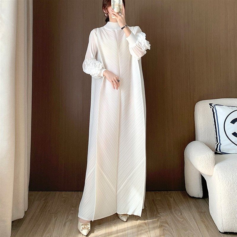 时尚褶皱连衣裙女级感盘花宽松显瘦加长款大码长裙礼服裙子洋装