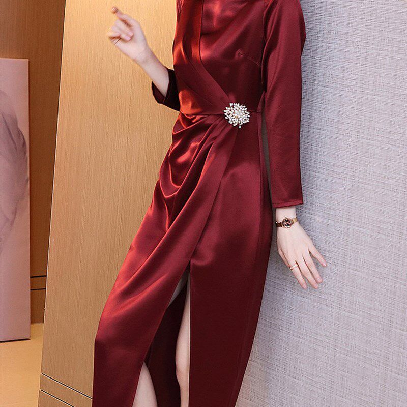 红色缎面连衣裙春夏季女装2025年新款敬酒服订婚礼服平时可穿裙子