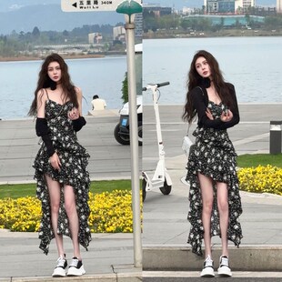 法式收腰显瘦不规则碎花吊带连衣裙女夏季百搭开衫披肩上衣两件套