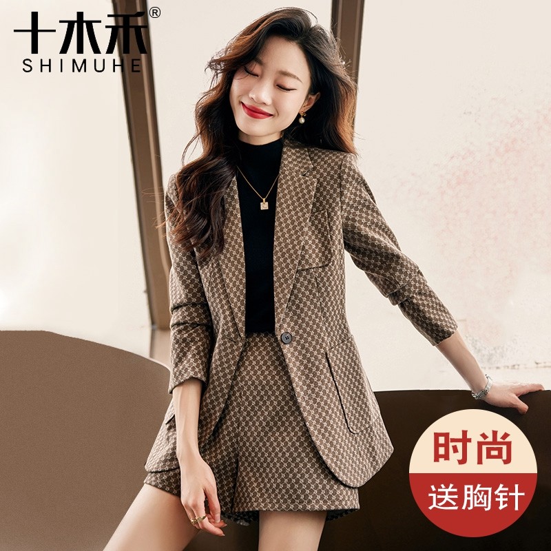 高级感炸街西装外套女秋冬季2023新款今年流行小个子西服短裤套装