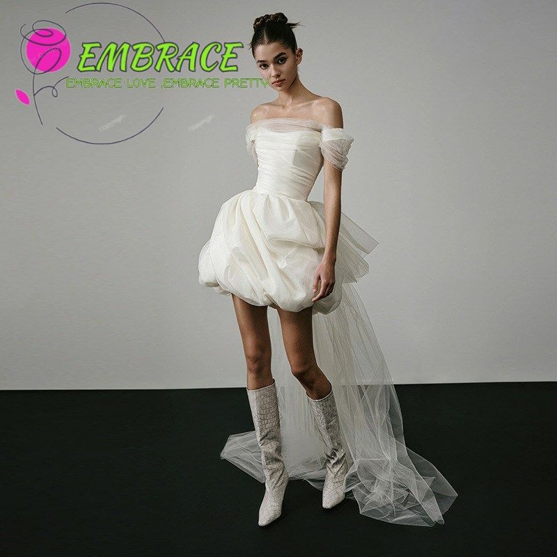 法式一字肩轻婚纱新款缎面领证登记小众白色短款订婚小个子礼服e