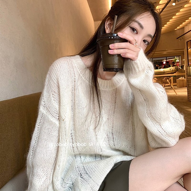 韩系宽松慵懒白色软糯马海毛麻花毛衣女秋季圆领套头羊毛针织上衣