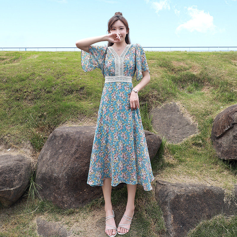 碎花裙雪纺连衣裙女2021新款夏季小清新a字v领收腰显瘦气质裙子仙