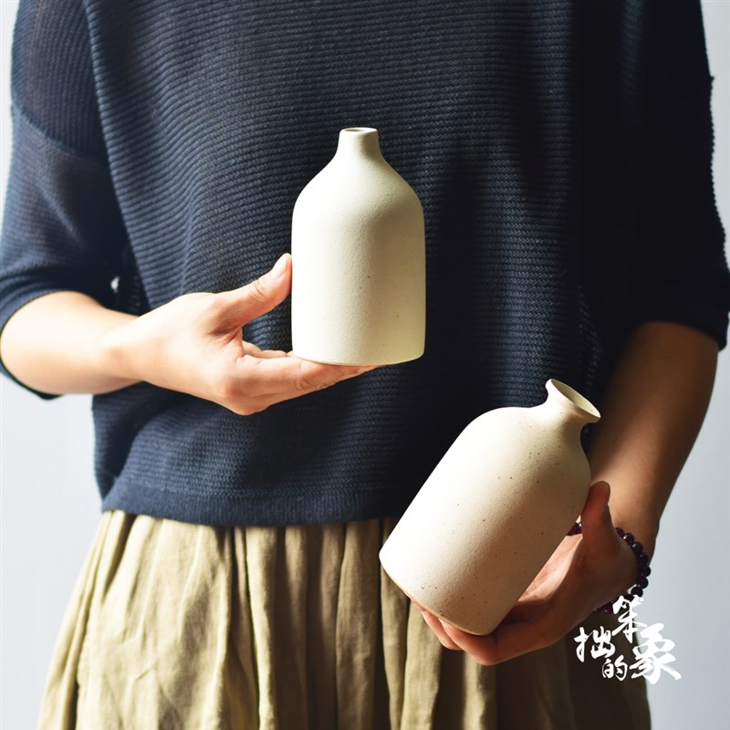 手工粗陶细口小花瓶陶瓷北欧复古禅意古朴干花插花摆件小花器日式