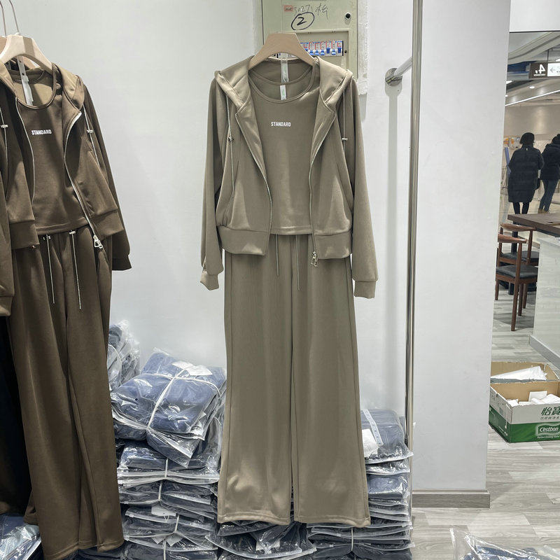 洋派时髦休闲套装女2023春秋新款小个子吊带开衫时尚阔腿裤三件套