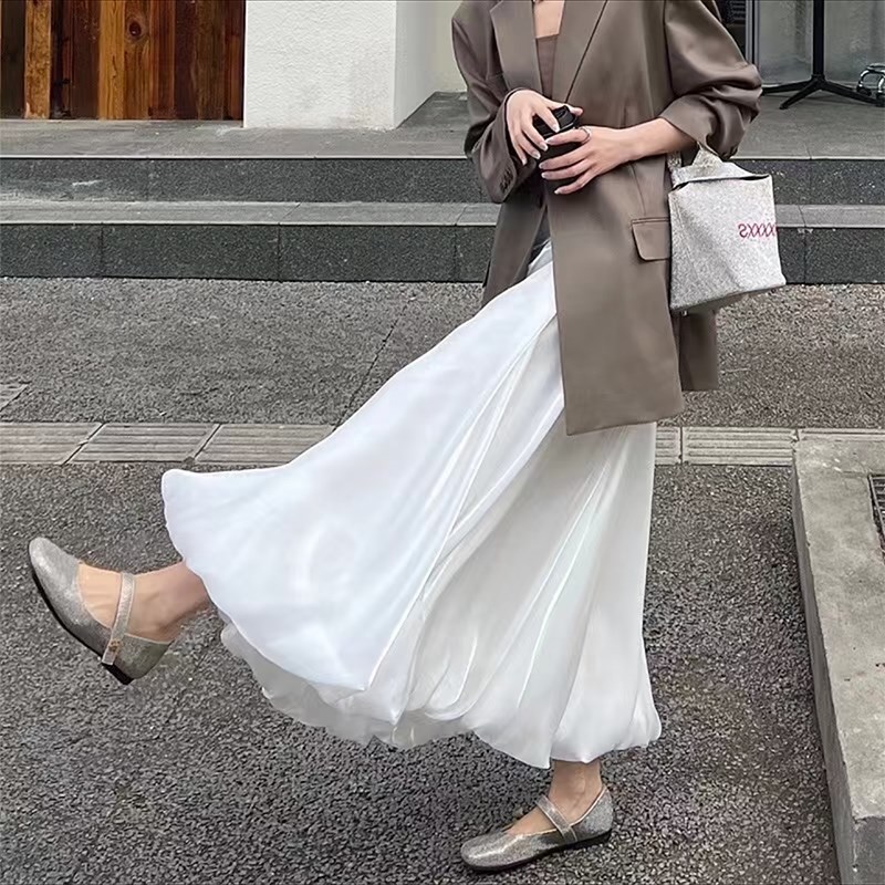 白色流光纱月光裙夏季女大码缎面a字花苞长裙梨型身材伯克利半裙