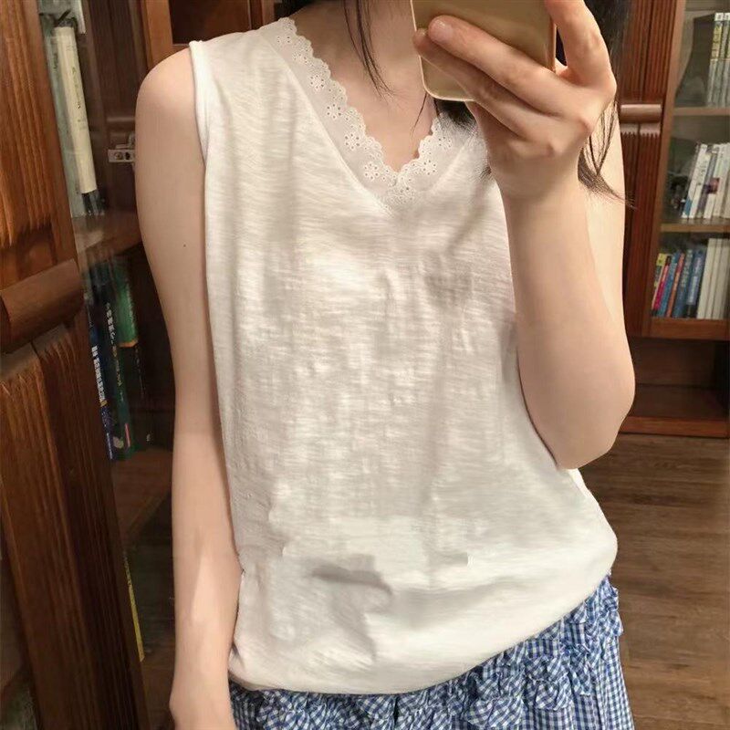 早春新款-刺绣蕾丝花边v领小背心外穿 简约百搭v领T恤外穿内搭女