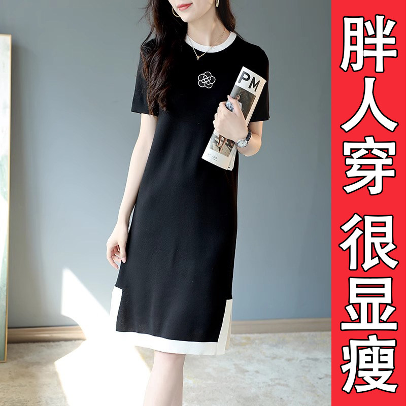 气质胸针短袖针织连衣裙女夏季新款大码胖mm显瘦中长款开叉直筒裙