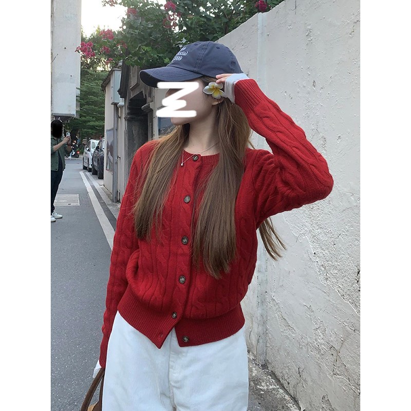 新年圣诞红色麻花毛衣外套女秋冬季别致绝美圆领短款加厚针织开衫