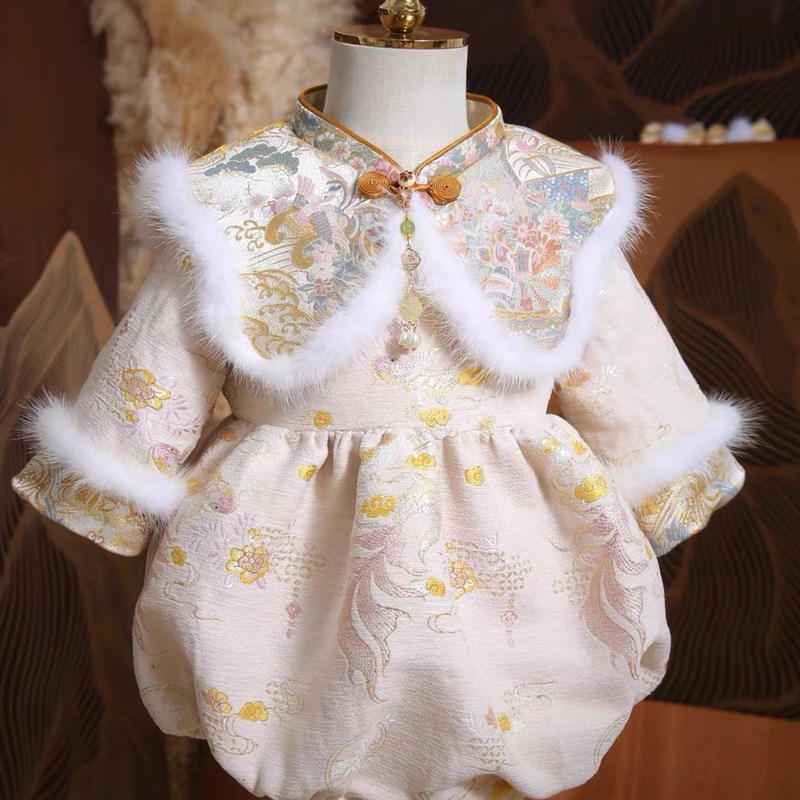 新中式女宝宝周岁礼服秋冬满月宴百天抓周旗袍生日唐装冠衣拜年服