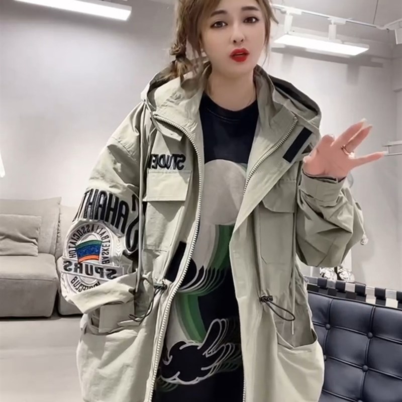 网红洋派欧货2023秋新款宽松中长大版布贴刺绣连帽冲锋风衣外套女