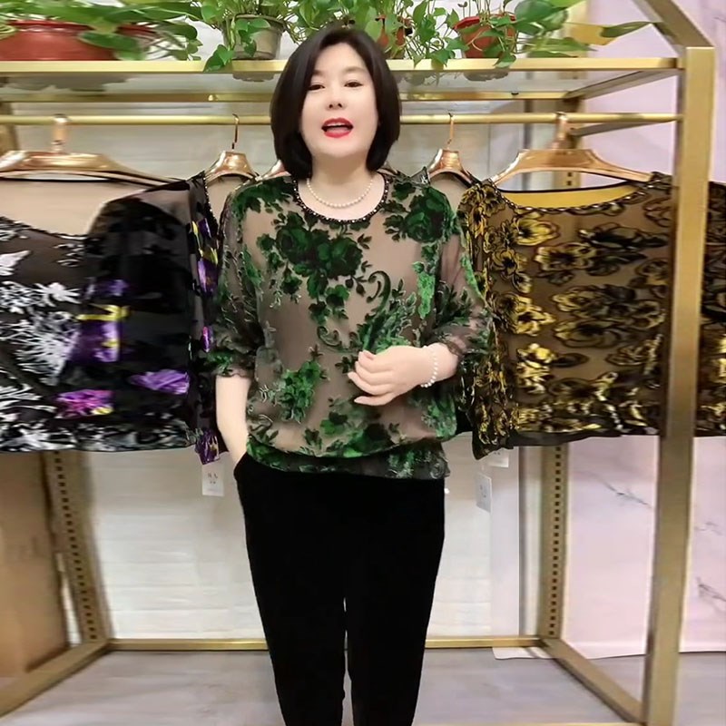秋季新款洋气丝绒烧花上衣宽松大码显瘦遮肉中老年妈妈中袖体恤女