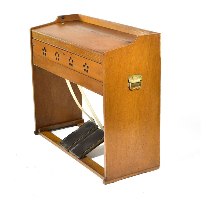 旧脚踏风琴装饰老钢琴p乐器艺术文艺摆设酒吧怀旧场所木质老式摆