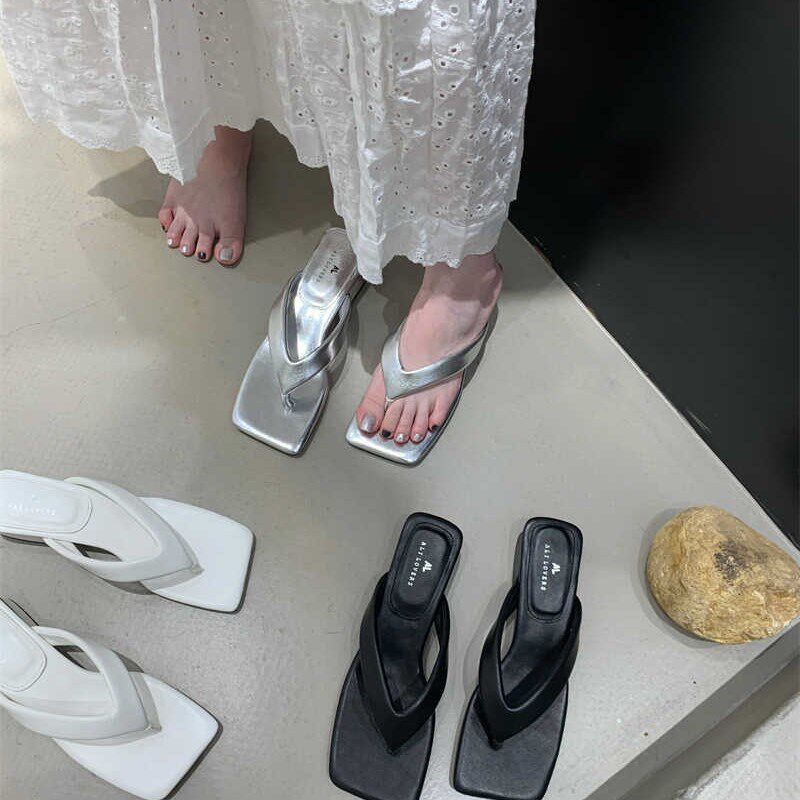 外穿夹脚人字拖鞋女2024夏季新款方头夹趾平底凉拖鞋女鞋平跟鞋