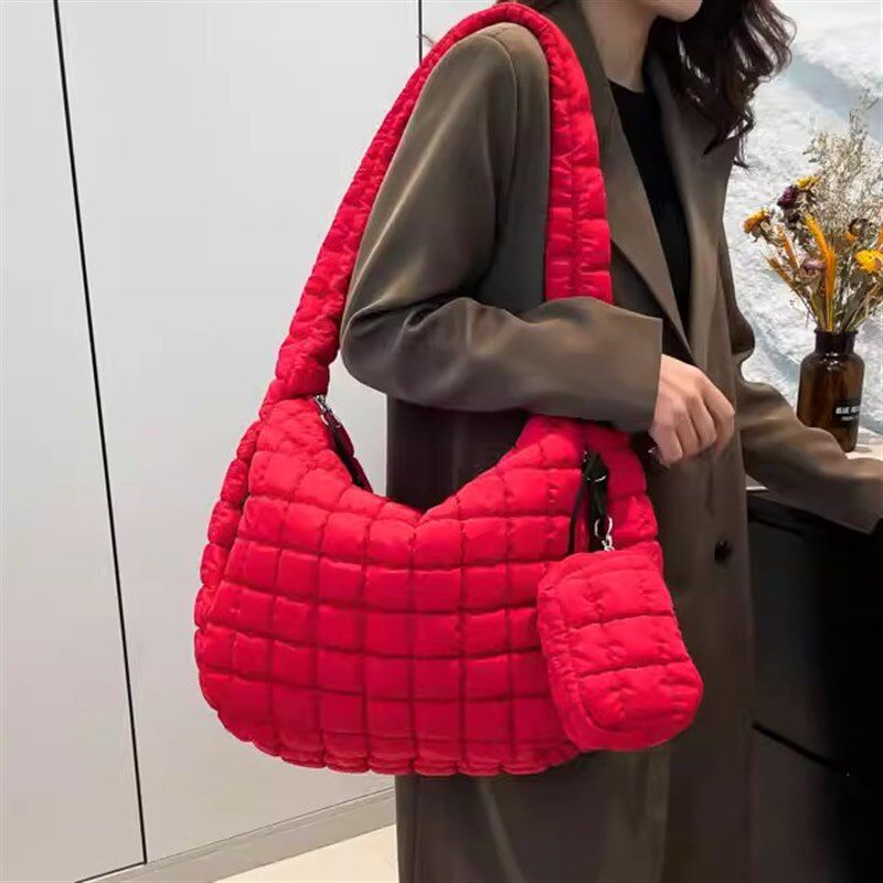 红色云朵包女新款2024大容量时尚上课通勤休闲轻便单肩斜挎羽绒包