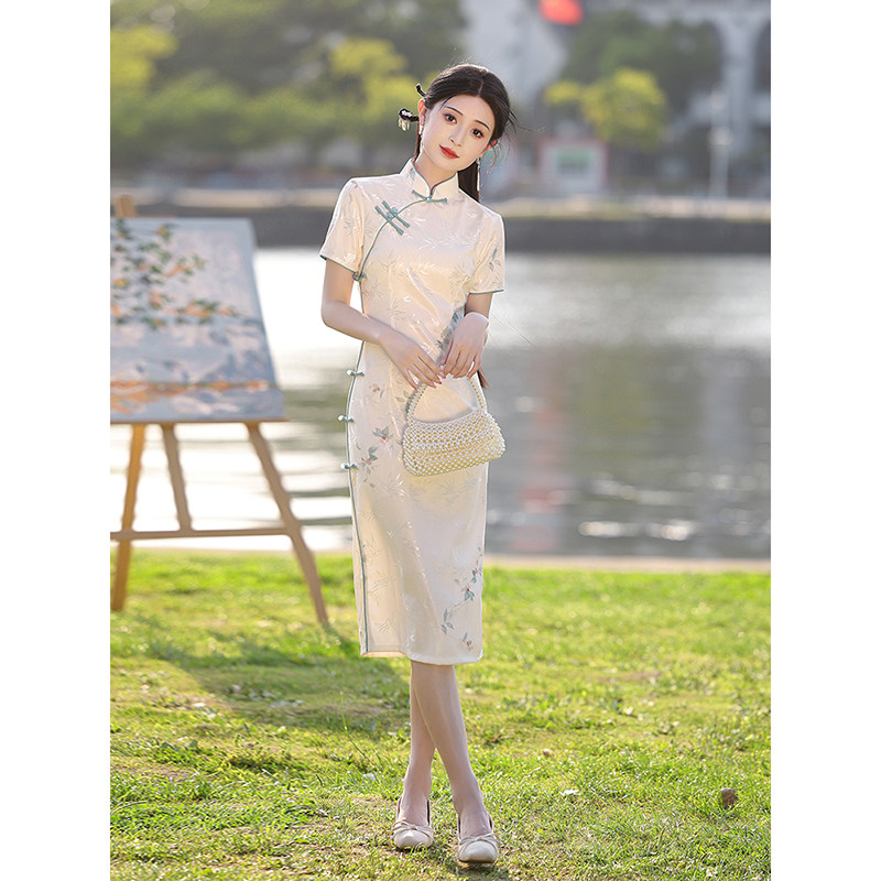 旗袍2025新款夏季改良年轻款少女清冷感白色新中式日常可穿中长款