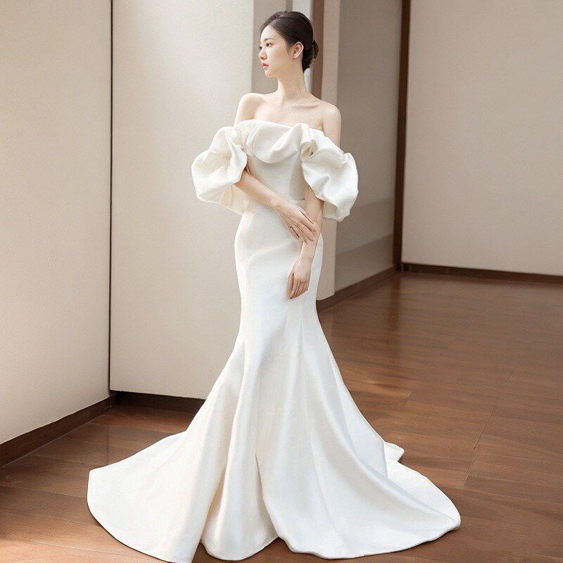 一字肩缎面轻婚纱新娘简约大气高级质感法式出门纱迎宾鱼尾礼服裙