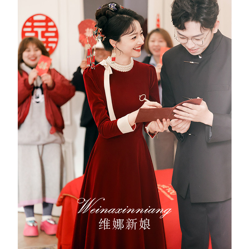 平时可穿敬酒服新娘酒红色法式丝绒结婚订婚礼服连衣裙2024新款女