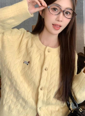 黄色可爱腊肠狗刺绣麻花毛衣外套上衣女秋季宽松休闲短款针织开衫