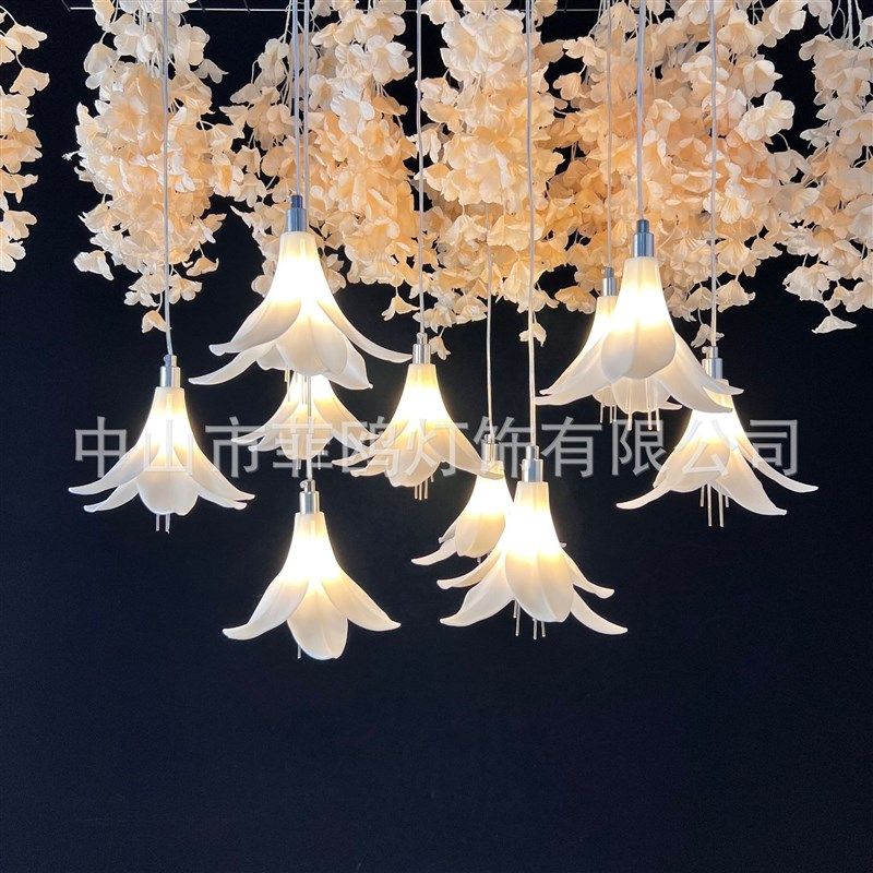 新款婚礼百合花装饰吊灯创意婚庆仿真花道具舞台发光亚克力吊顶灯,节庆用品/礼品,节日装扮用品,淘宝优惠券,粉丝福利购,淘宝优惠卷