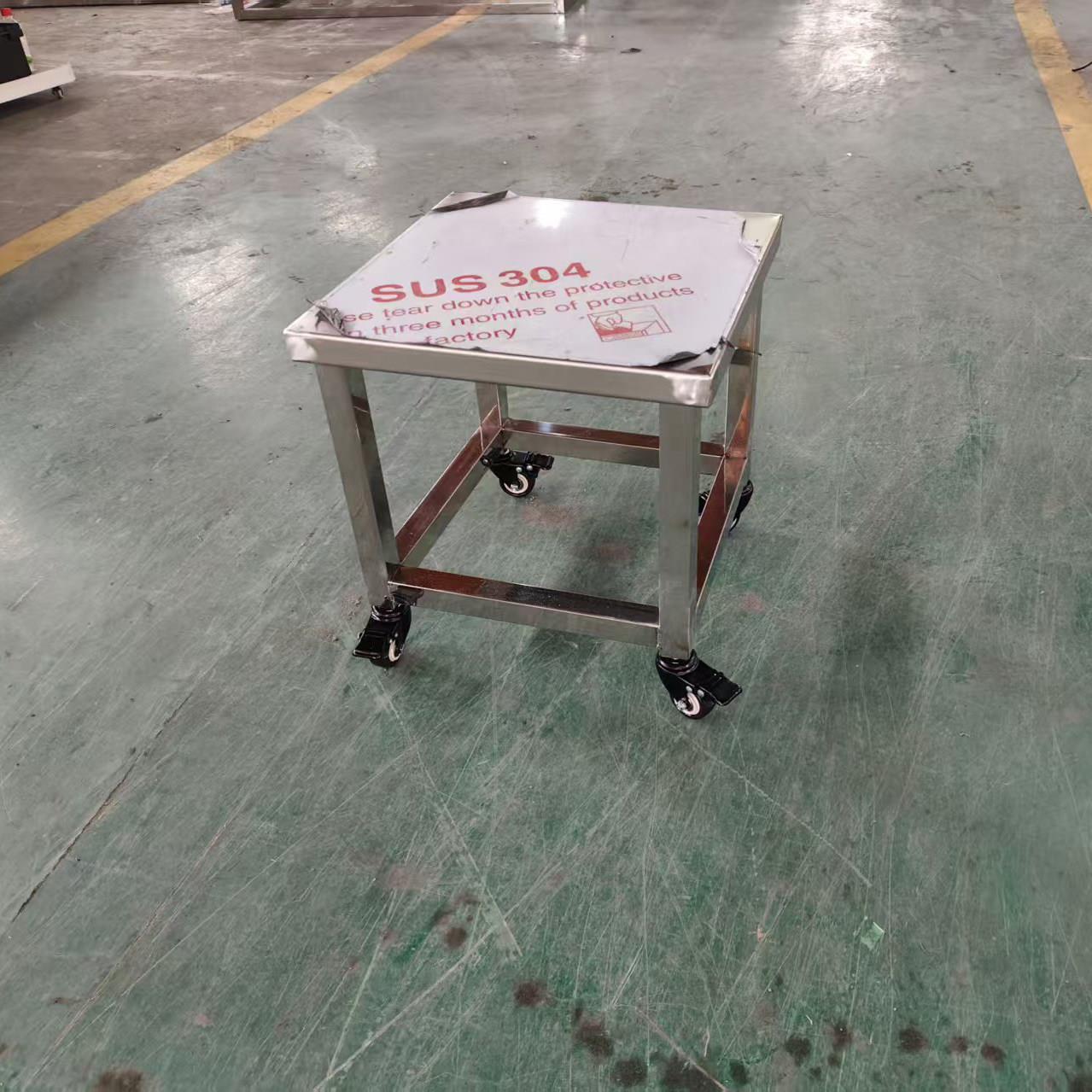 订做304不锈钢桌子带煞车滑轮单层双层工作台车间操作台带调节脚