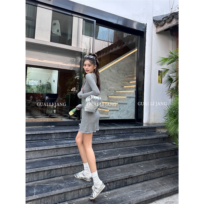 学院风针织连衣裙女春高级感修身显瘦辣妹减龄长袖内搭毛衣包臀裙