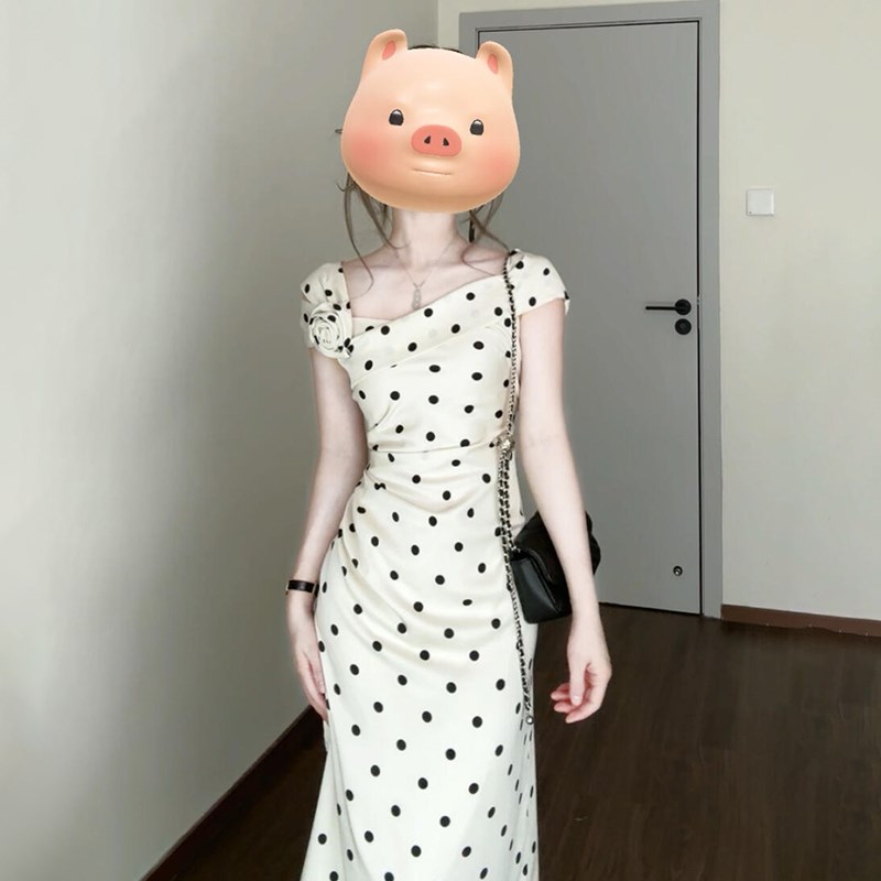 夏季白色波点连衣裙子女装法式漂亮独特掐腰穿搭2025新款爆款长裙